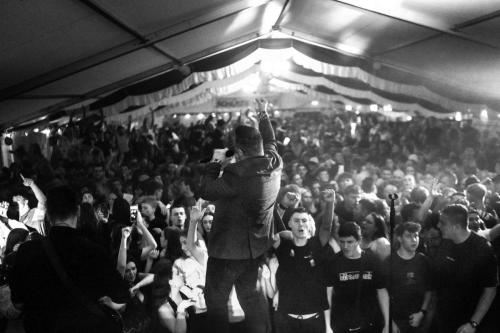 image045